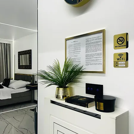 Versace Old Town Jacuzzi Deluxe Apartman