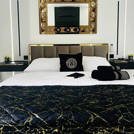 Versace Old Town Jacuzzi Deluxe