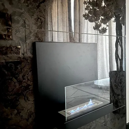 Versace Old Town Jacuzzi Deluxe Apartman *